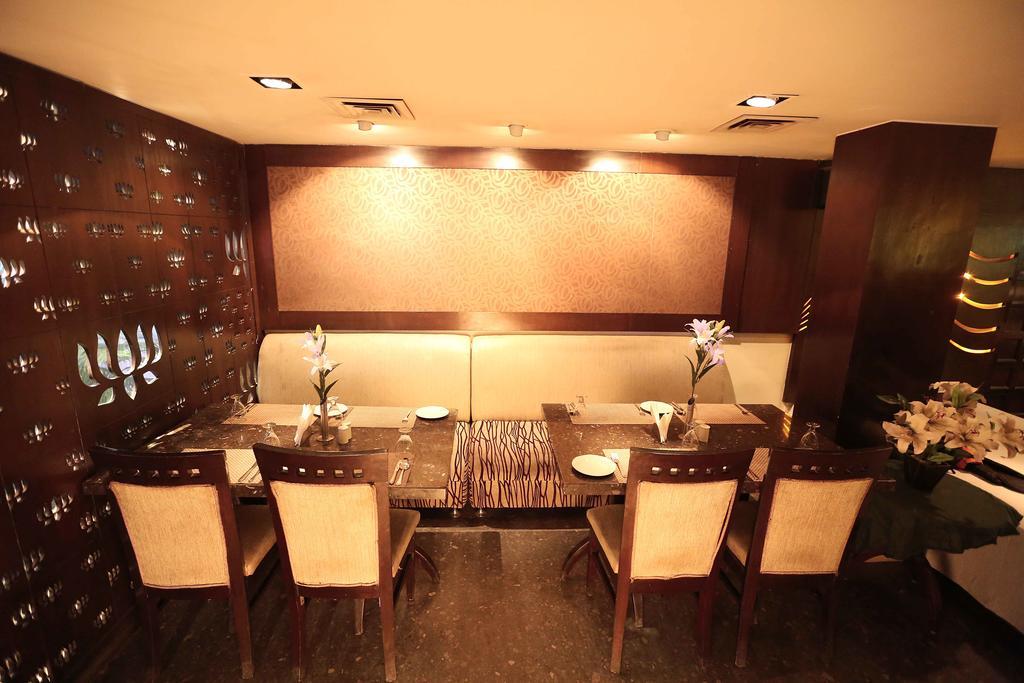 Hotel Shanti Palace West New Delhi Buitenkant foto