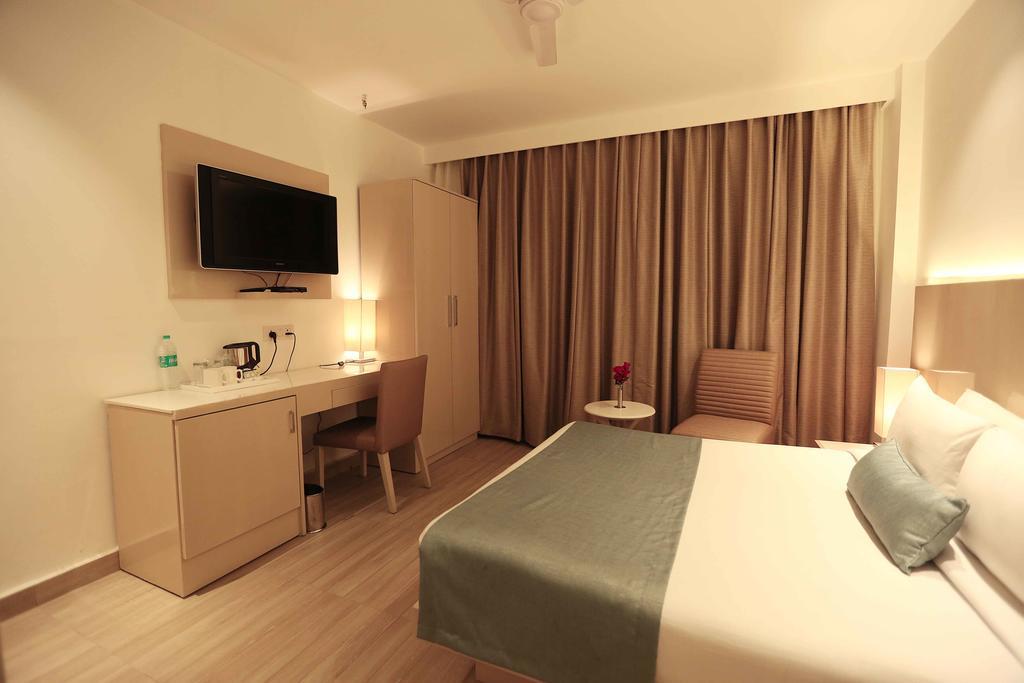 Hotel Shanti Palace West New Delhi Buitenkant foto