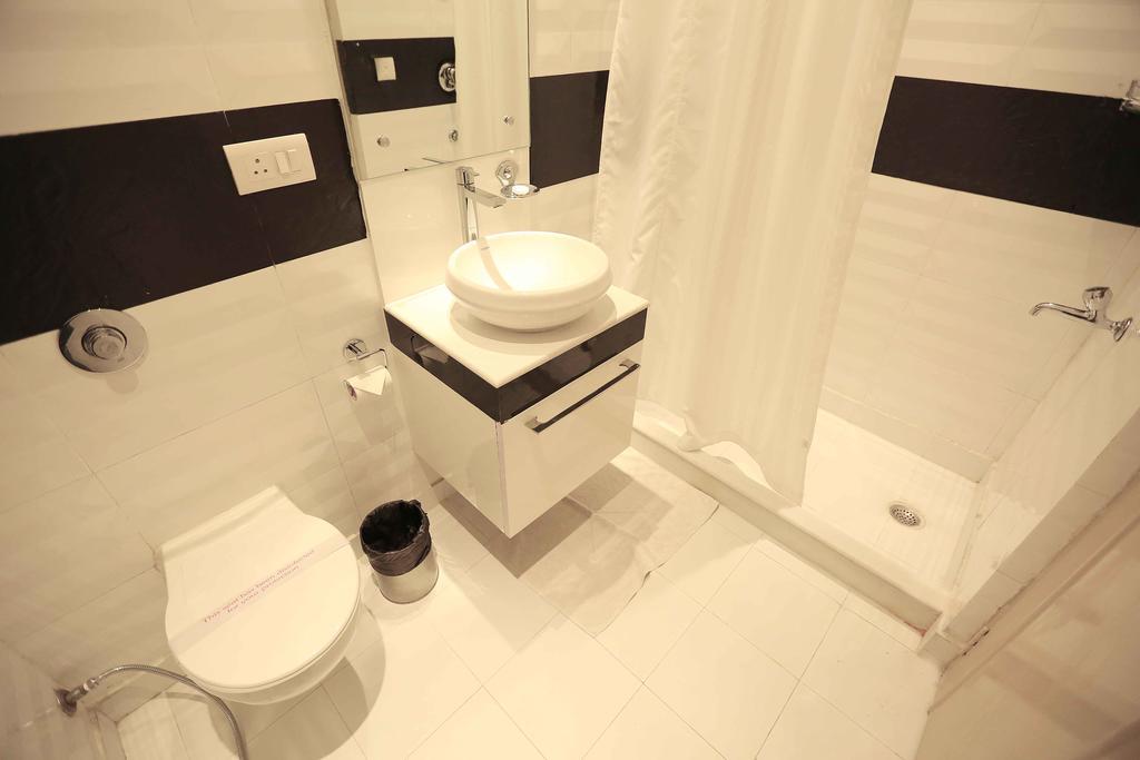 Hotel Shanti Palace West New Delhi Buitenkant foto