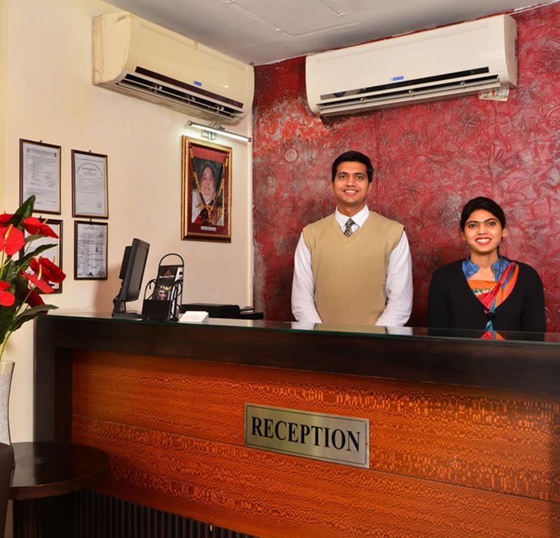 Hotel Shanti Palace West New Delhi Buitenkant foto