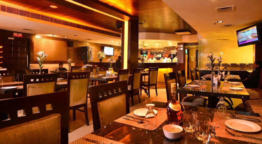 Hotel Shanti Palace West New Delhi Buitenkant foto