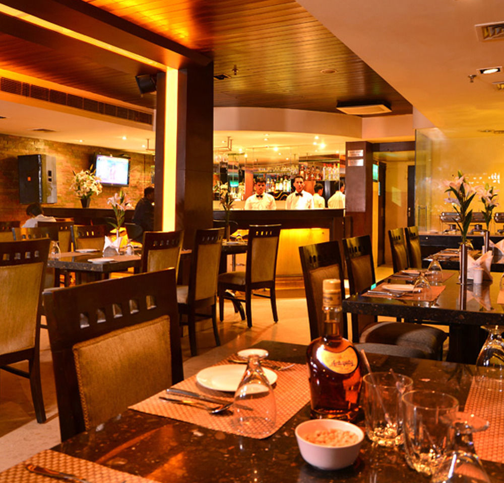 Hotel Shanti Palace West New Delhi Buitenkant foto