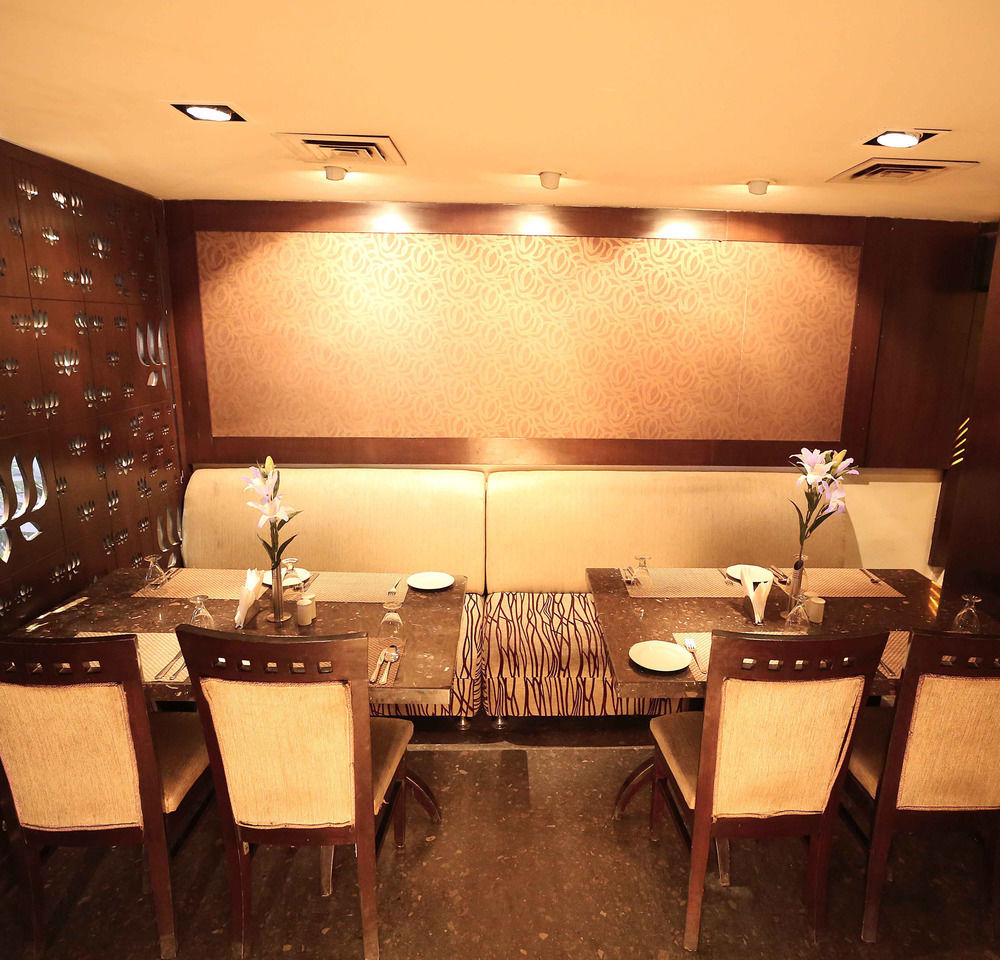 Hotel Shanti Palace West New Delhi Buitenkant foto